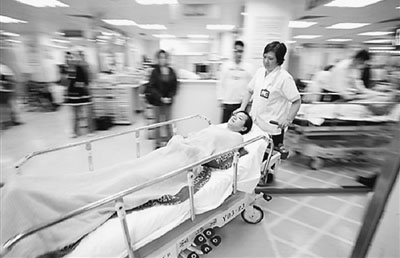 超八成受访者为医护人员点赞 香港如何维持医患关系？
