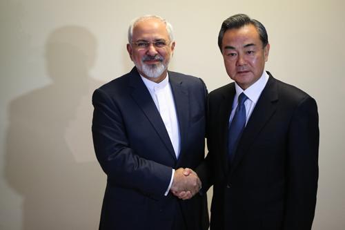 王毅会见伊朗外长 望推动达成伊核问题全面协议