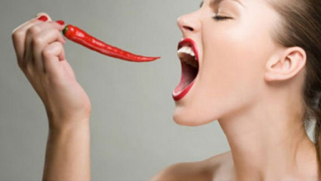 健康提醒：嘴唇干裂绝不能用舌头舔