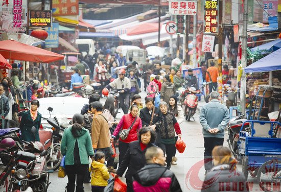 新旧市场一路之隔　各有优势　生意却冰火两重天