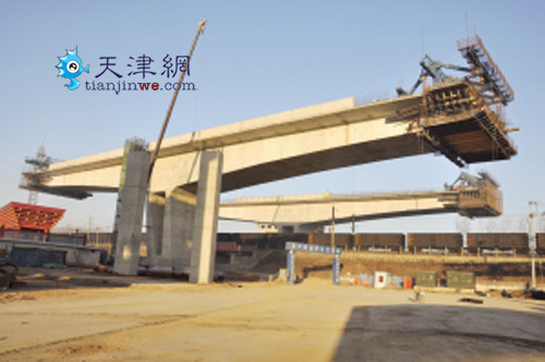 转体桥主体完工 京秦高速62度转体跨过大秦铁路