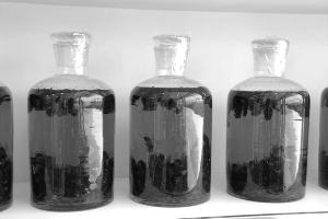 药酒泡太久 当心霉变