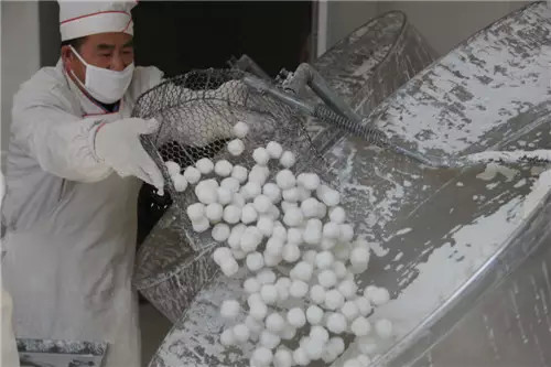 天津老字号元宵的秘密 摇啊摇猜啊猜都是艺术