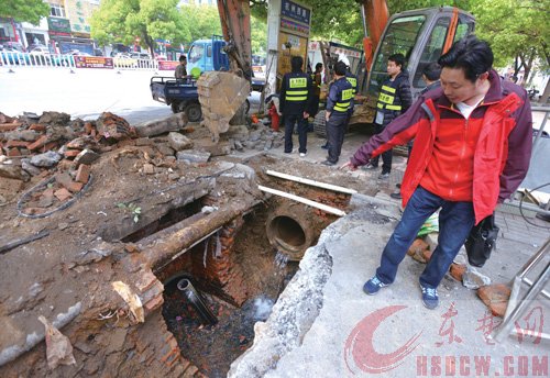 杭州路水管爆裂 团城山多个小区停水