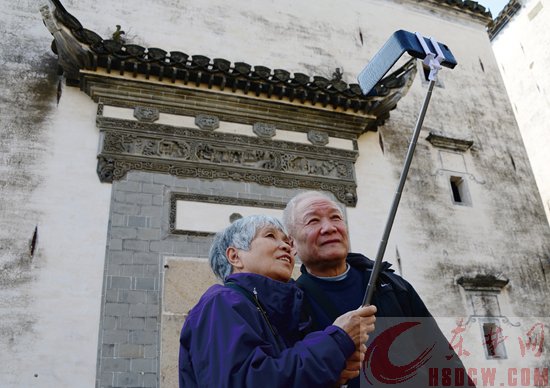 在粉墙墨瓦中寻觅较中国的气息——市新闻摄影学会古徽州采风作品展示