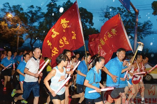 市长跑协会和八泉社区联合举办10公里长跑活动