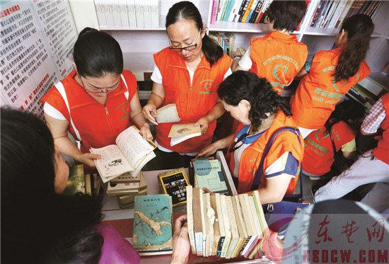 社区公益图书间开放