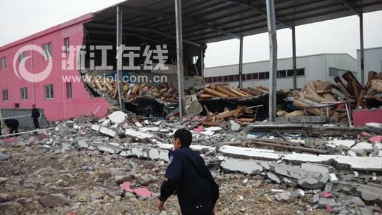 快讯:宁波鄞州一厂房突然倒塌 1人被救仍有2人被困