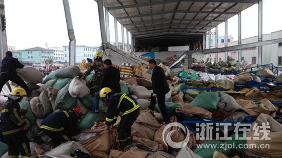 快讯:宁波鄞州一厂房突然倒塌 1人被救仍有2人被困