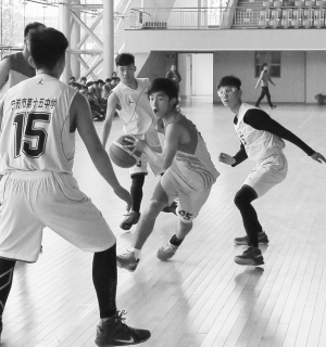 悉尼华裔篮球少年昨日宁波交流球艺