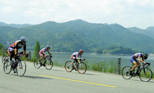 车友们要看尽宁波山野的春夏秋冬