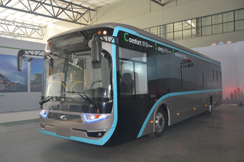 全球首创超级电容储能式现代电车在宁波下线