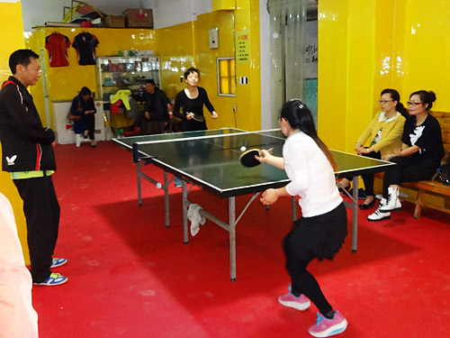 新市镇举办教师乒乓球选拔赛