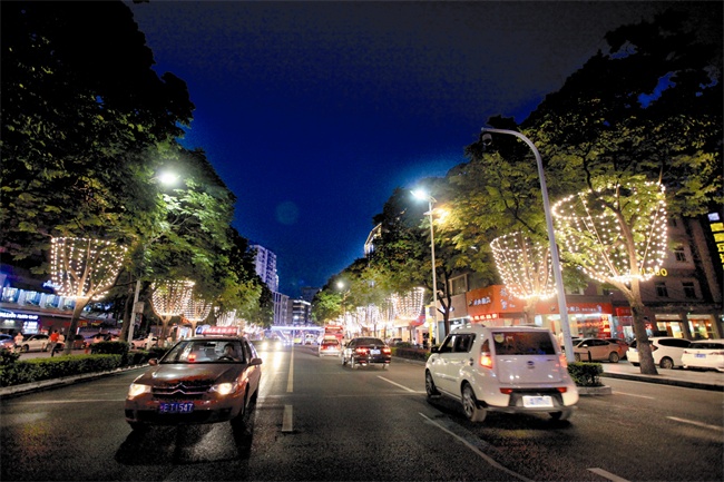 记者带您欣赏城区新添的多处夜景灯光秀