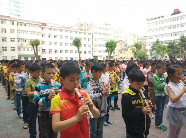 钟祥市新堤小学举行首届竖笛合奏比赛