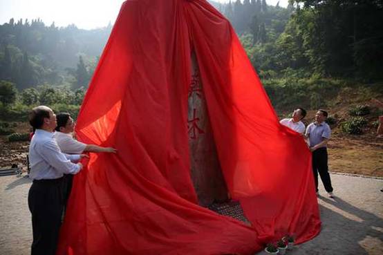 300多名先进模范人物携手共建“劳模林”