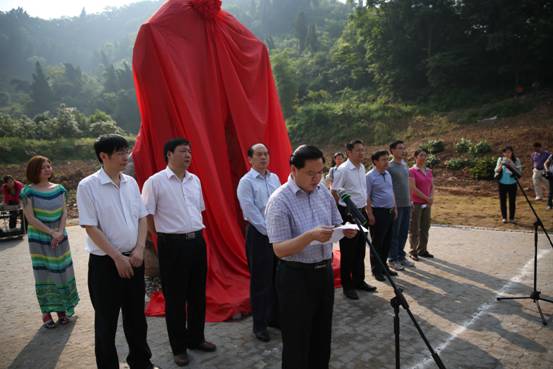 300多名先进模范人物携手共建“劳模林”