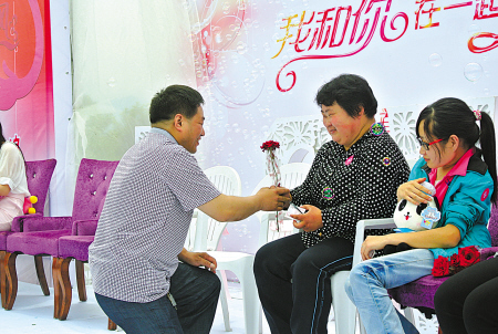 玫瑰园里“百里挑一” 北仑残疾人相亲会8对成功牵手