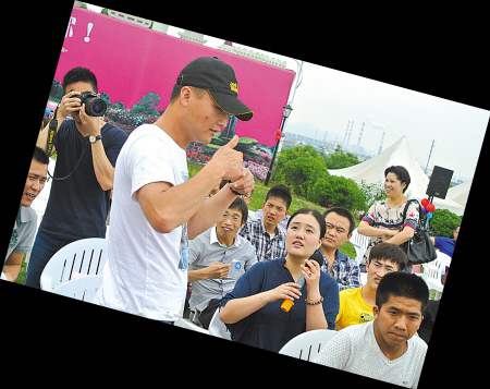 玫瑰园里“百里挑一” 北仑残疾人相亲会8对成功牵手