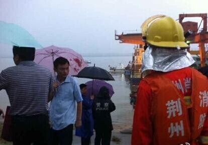 南京开往重庆客轮在长江湖北段倾覆 载458人