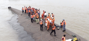 客轮沉没后 4名宁波游客的家属代表赶赴监利