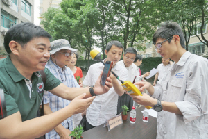 手机拨出去的瞬间辐射较大 拨打时不要马上放耳边