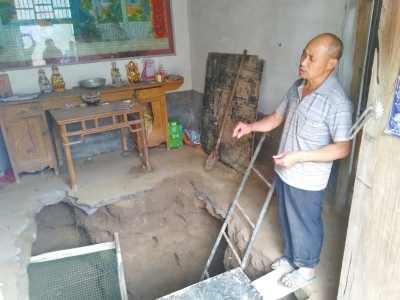 淮阳男子称妻子曾把存折埋地下 掘地七尺寻找