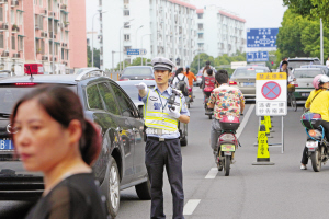 宁波上千警力全力护航2015年度高考、中考