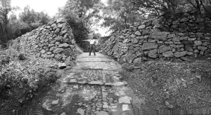 狭石岭土城营建森严