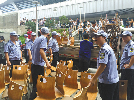 “荣安世家”三家快餐店违规经营被查处