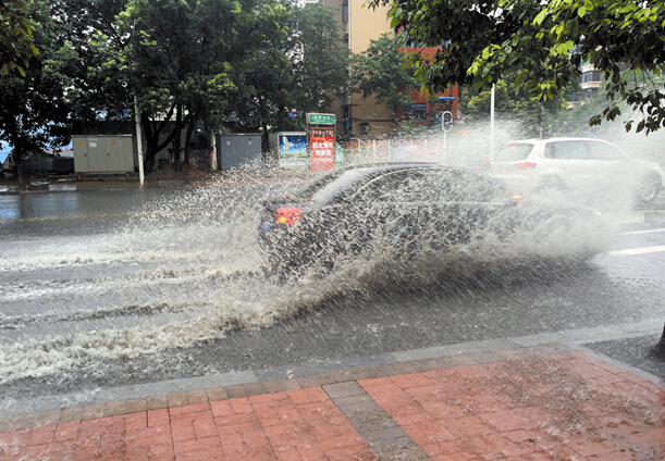 宜昌城区昨日一场雨浇过 几多欢喜几多愁