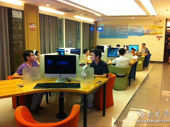 武汉网吧转型升级“网咖” 环境“高大上”盈利增多