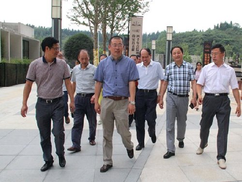 宝鸡市政协来宜调研企业创新发展 走进鑫鼎问计