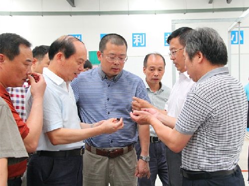 宝鸡市政协来宜调研企业创新发展 走进鑫鼎问计