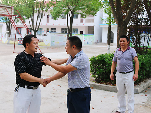 浓浓支教情 依依话友谊