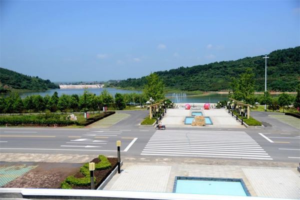 中国农谷泼水狂欢节8月15日激情上演