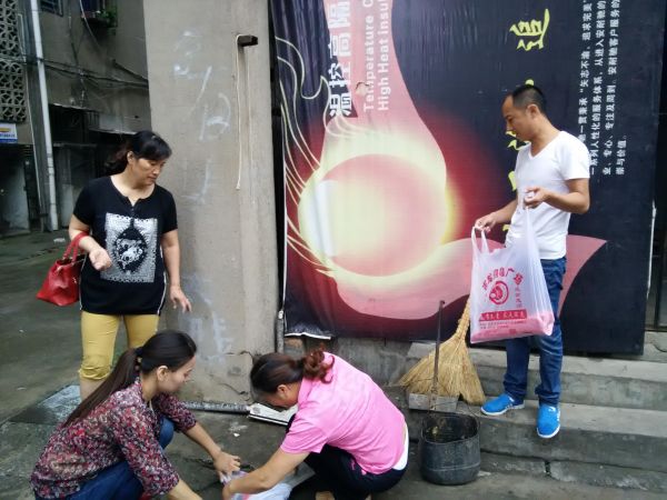 社区工作人员投放药物