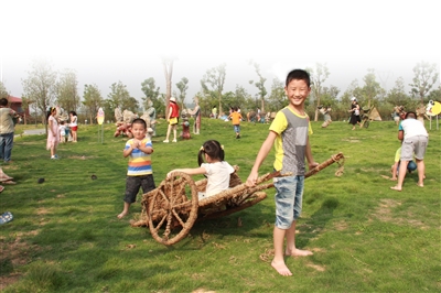 　　彭墩稻草人公园