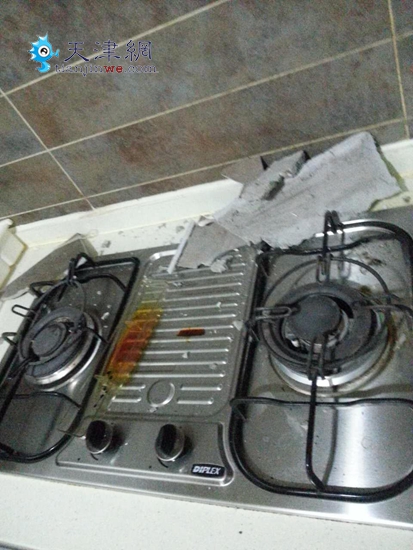 精装修房抽烟机突然掉落 物业不管售后关机
