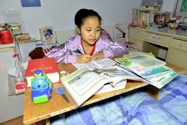 “床上女孩”盼回课堂