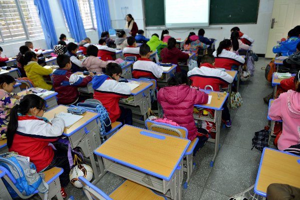 “床上女孩”盼回课堂