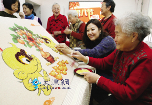 卫津路社区志愿者陪同独居老人