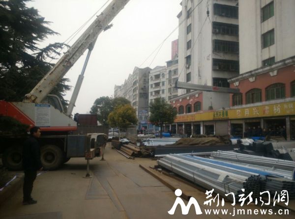 图为整治现场。记者 刘国锋 摄