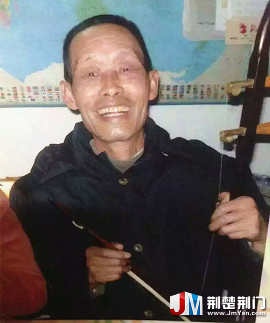 图为：走失老人照片