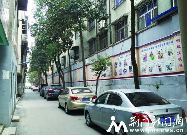 nEO_IMG_前进小区道路干净平整