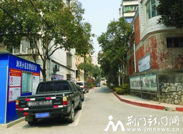 nEO_IMG_浏河小区居民自觉将车辆停在车位上