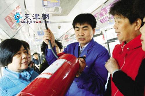 志愿者教安全出行