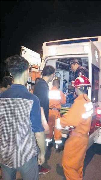 磨基山看风景 脚下一滑摔下山