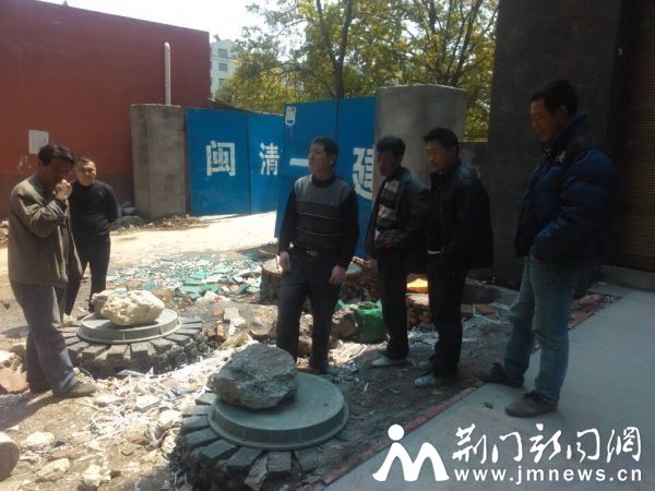 事发后窨井全部用窨井盖盖住。