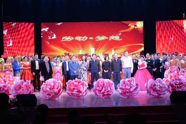 宜都：职工欢歌庆五一